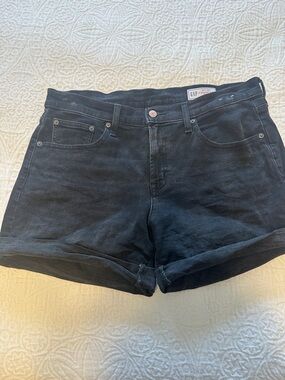 GAP 5” Mid Rise Girlfriend Women’s Shorts - Wash Black Denim Rolled-Hem